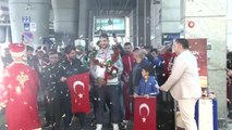 Şampiyon Taha Akgül ve Serbest Stil Güreş Milli Takımı Türkiye'ye döndü
