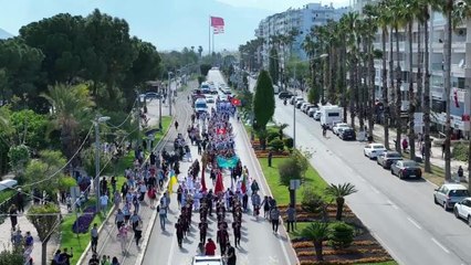 Antalya'da 23 Nisan Kutlamaları Sevgi Korteji ile Başladı