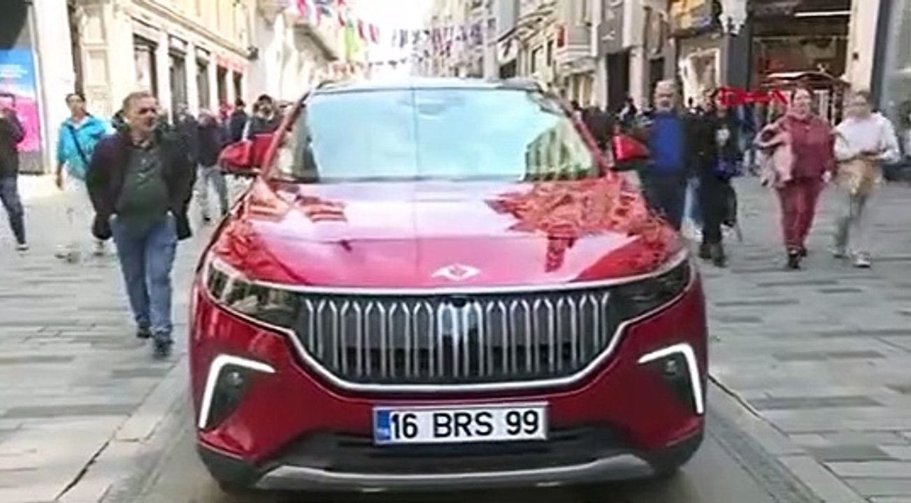 İstiklal Caddesi, Bakan Varank'ın TOGG turu için trafiğe açıldı