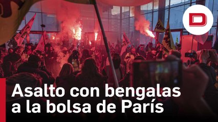 Asaltan con bengalas la bolsa de París en protesta a la reforma de las pensiones de Macron
