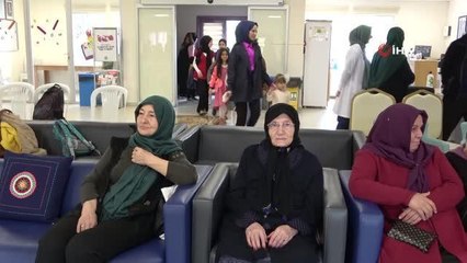 Yaşlılar merkezinde kuşaklar arası bayramlaşma
