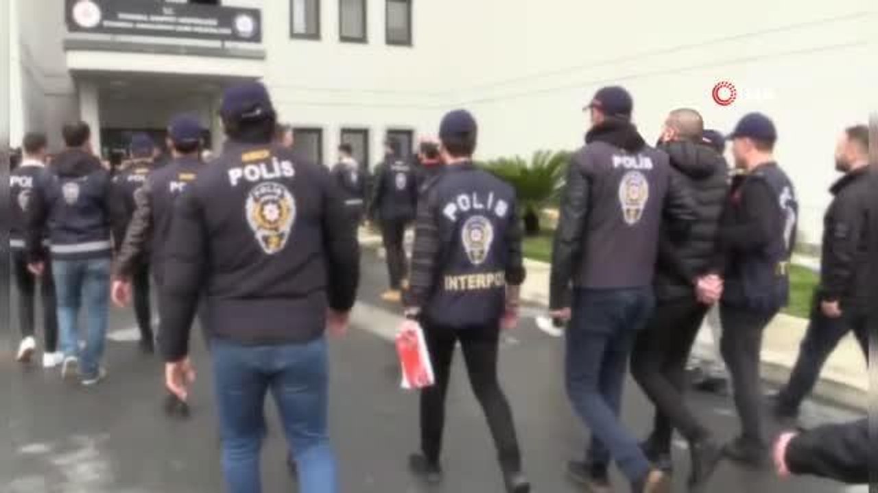 Thodex'in kurucusu Faruk Fatih Özer, İstanbul Emniyet Müdürlüğü'ne getirildiThodex'in kurucusu Faruk Fatih Özer, İstanbul Emniyet Müdürlüğü'ne...