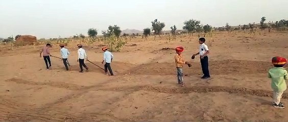 साल में इस एक दिन बच्चे चलाते हैं हळ, बन जाते हैं किसान