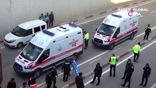 Karaman'da bir otomobil, üst geçitten aşağı düştü: Faciada 2 ölü, 1 yaralı