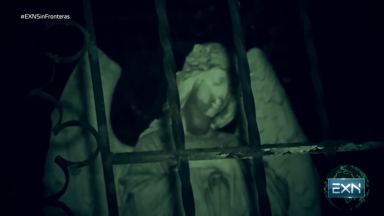 Ángel o demonio | Escultura que se mueve en un panteón de Morelia. ¡Tenemos insólita evidencia!