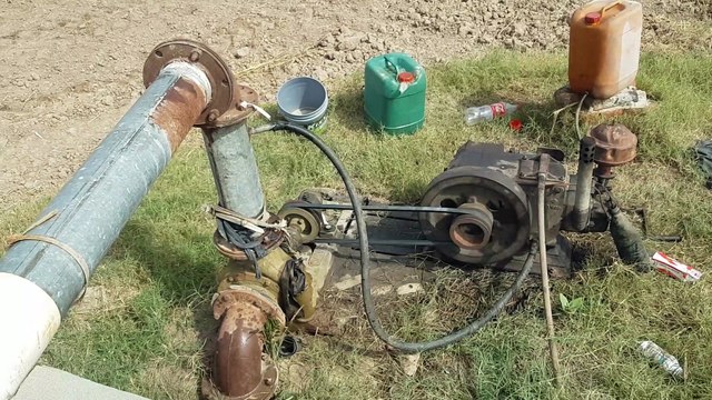 Running a tubewell on an old engine | Best & Old Tubewell Water Pumping Technologies | Agriculture In Pakistan