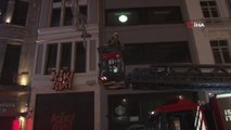 İstiklal Caddesi'nde otelde yangın paniği: Mahsur kalan 4 işçiyi itfaiye ekipleri kurtardı