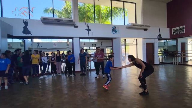 Coreógrafo tico lidera proyecto que enseña danza a personas sordas qn- Coreógrafo tico lidera proyecto que enseña danza a personas sordas-200423