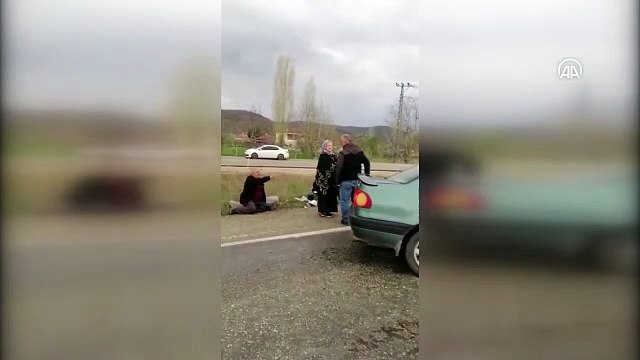 İki otomobil çarpıştı, araçta sıkışan yaralıları itfaiye ekipleri kurtardı: 5 yaralı