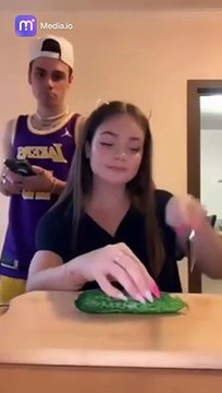 من الآخر! الضحك المتواصل مع المقلب الكوميدي الذي يضم المواقف المضحكة و الأضحوكة الجديدة و الضحك حتى البكاء!