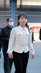 디올 입던 김주애…이번엔 2만원대 中블라우스 입었다, 왜