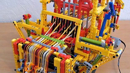 Mechanical Loom Machine - Lego Technic