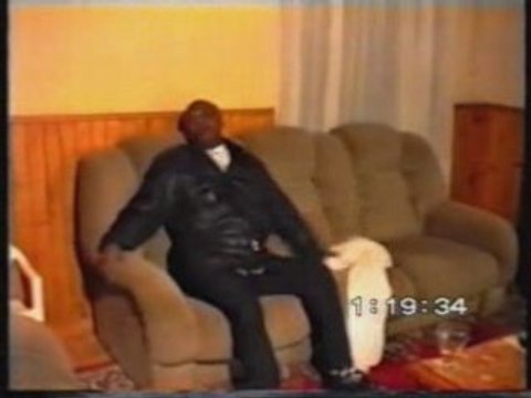 Mangobo et Koko dia Nzombo dans le Mari Menteur 9