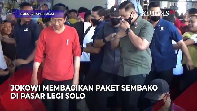 Jelang Lebaran, Presiden Jokowi Bagi-bagi THR dan Sembako di Pasar Legi