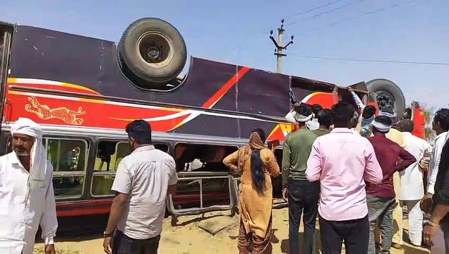 बीकानेर से घड़साना जा रही बस पलटी, सवारियों में मची चीख पुकार, दस जने घायल