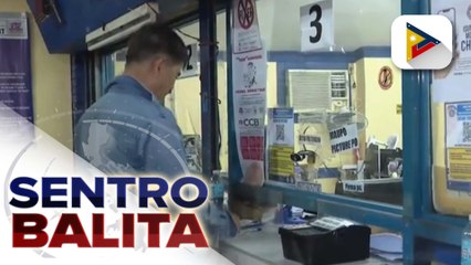 Tải video: Mga motorista, may ilang diskarte para proteksyunan ang papel na ibibigay ng LTO bilang temporary driver's license; DOTr, tiniyak na minamadali na ang procurement process para sa plastic cards ng driver’s license