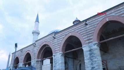 EDİRNE'DE VATANDAŞLAR BAYRAM NAMAZINDA ESKİ CAMİ'Yİ DOLDURDU
