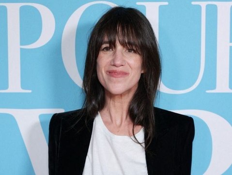 Une Rolls Royce, euh, non… une limousine , dans En aparté , Charlotte Gainsbourg dévoile l’incroyable cadeau que lui a fait son célèbre pa...