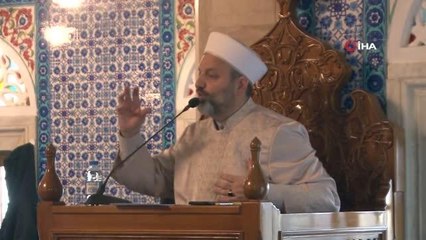 Azerbaycanlı Müslümanlar bayram namazında Şehitlik Camii'ni doldurdu