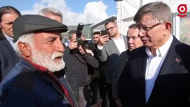 Davutoğlu, Ramazan Bayramı’nın ilk günü Gaziantep’in Nurdağı ilçesinde depremzedeleri ziyaret etti