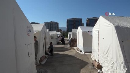 Malatya'daki çadır kentlerde hüzünlü bayram