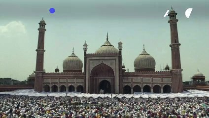 المسلمون في نيودلهي يؤدون آخر صلاة جمعة في رمضان