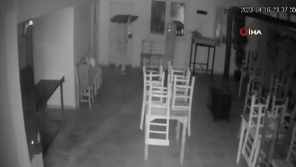 Hırsızlar önce kameraya ardından polise yakalandı