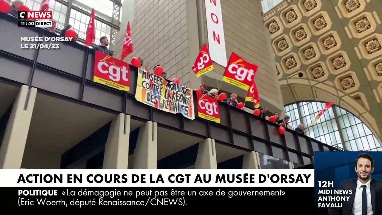 Retraites - Des manifestants de la CGT Culture ont déployé deux banderoles au sein du musée d'Orsay à Paris: "64 ans, c'est non" - Regardez