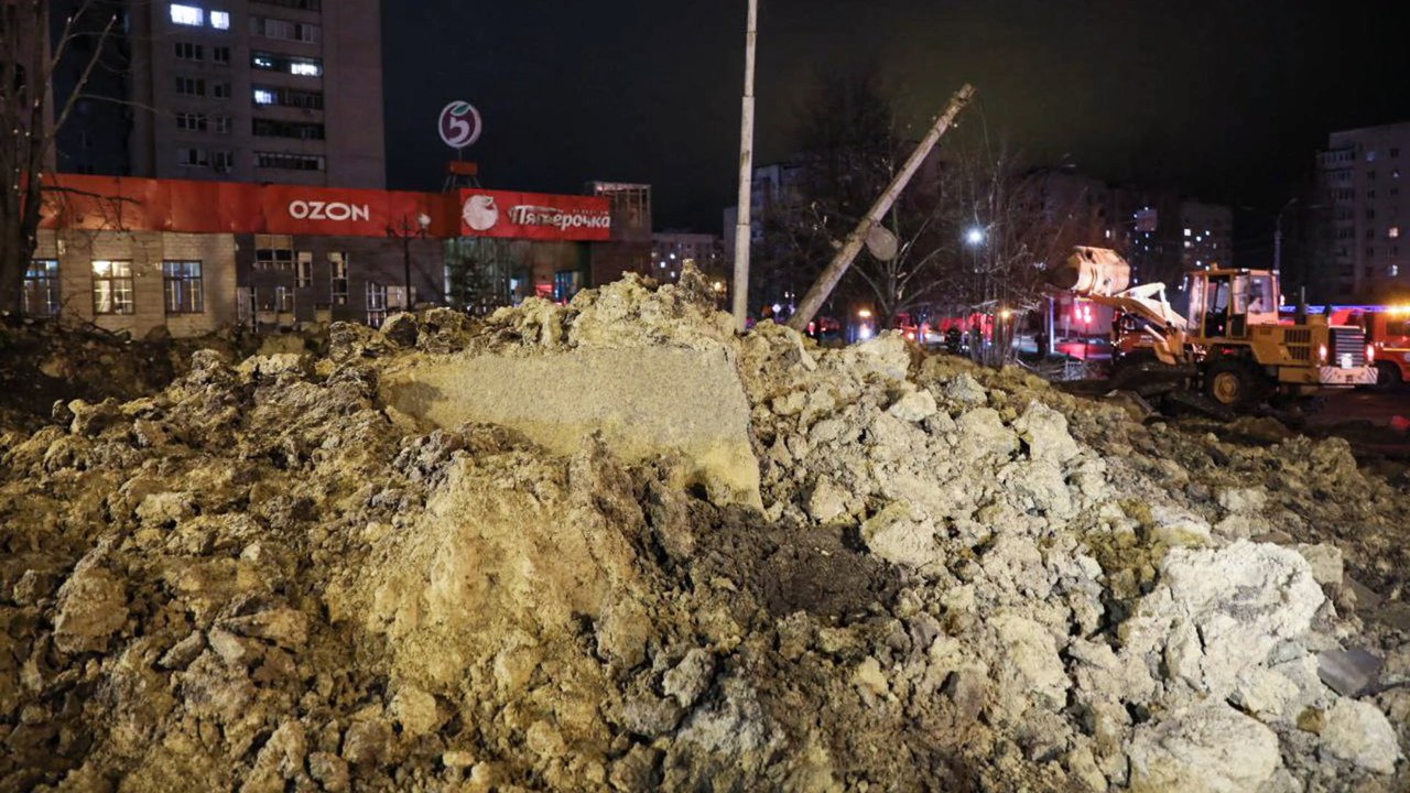 Russischer kampfjet bombardiert landeseigene stadt