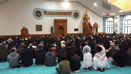 Londra'da bayram namazı 3 kez kılındı