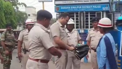 দঃদিনাজপুরঃ এসপির কান্ড দেখে হতবাক পুলিশকর্মীরা! কেন একাজ করলেন ?