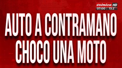Auto en contramano chocó con una moto en avenida Libertador