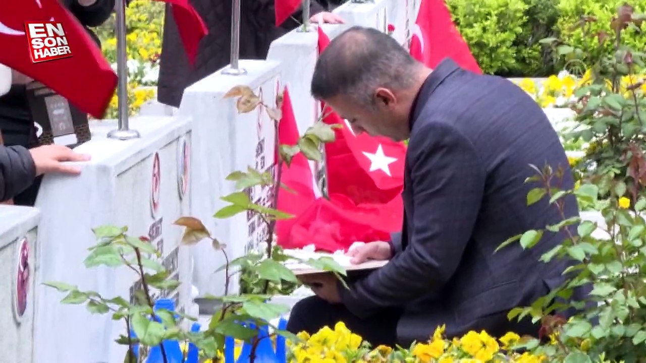 Şehit aileleri bayramın ilk gününde Edirnekapı Şehitliği'ni ziyaret etti