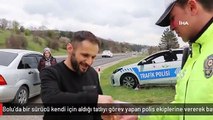 Bolu'da bir sürücü kendi için aldığı tatlıyı görev yapan polis ekiplerine vererek bayramlaştı