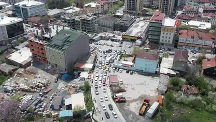 Mezarlık ziyaretine giden vatandaşlar trafikte yoğunluk oluşturdu