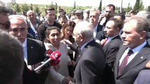 Cumhurbaşkanı Adayı Kılıçdaroğlu, Adıyaman'da... Kılıçdaroğlu, Depremde Yaşamını Yitiren Yurttaşların Mezarlarına Karanfil Bıraktı, Dua Etti