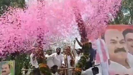 సంగారెడ్డి: చింత ప్రభాకర్ కి భారీ గజమాలతో సత్కారం..!