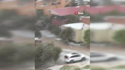 Adana'da kuvvetli yağış ve dolu sele neden oldu