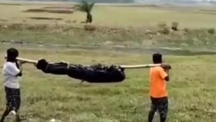 টাকার কারণে এমন কাণ্ড, ছি: ছি: করছে এলাকাবাসী