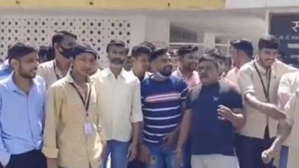 रीवा: प्रधानमंत्री के दौरे से पहले सफाई कर्मी एवं वार्ड बॉय हड़ताल पर, व्यवस्था चरमराई