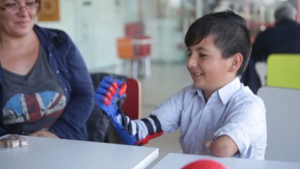 Manos de Héroes, las prótesis en 3D que entrega una fundación en Uruguay