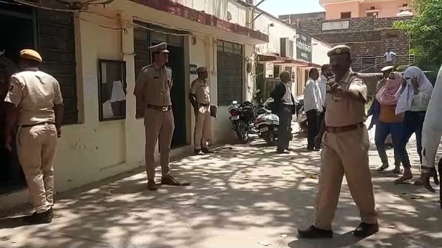 बांसवाड़ा में देह व्यापार का भांडाफोड, आरोप में आठ युवतियां और तीन युवक गिरफ्तार