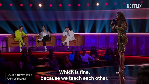 Priyanka Chopra SAVAGELY ROASTS Nick Jonas Jonas Brothers Family Roast Netflix India