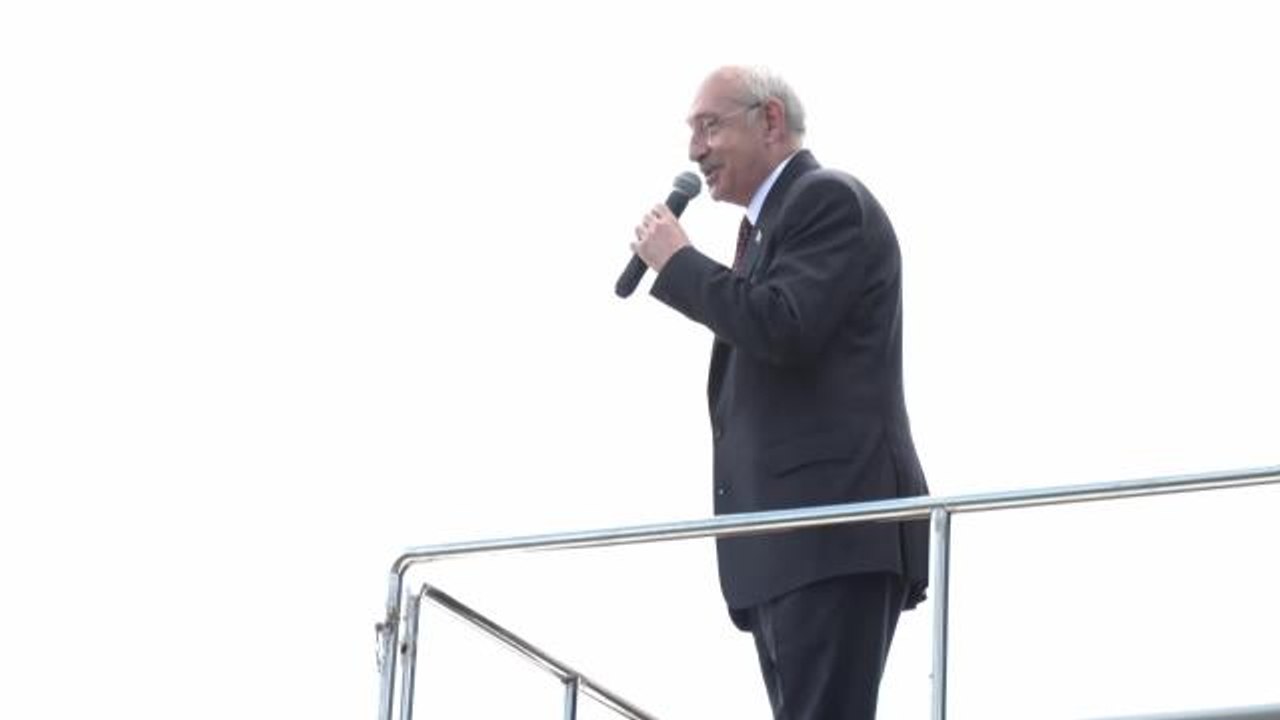 Kemal Kılıçdaroğlu, Adıyaman Besni'de Yurttaşlara Seslendi: "Allah Aşkına Kul Hakkı Yiyenlere Bir Daha Oy Vermeyin. Size Hesap Verene Oy Verin"