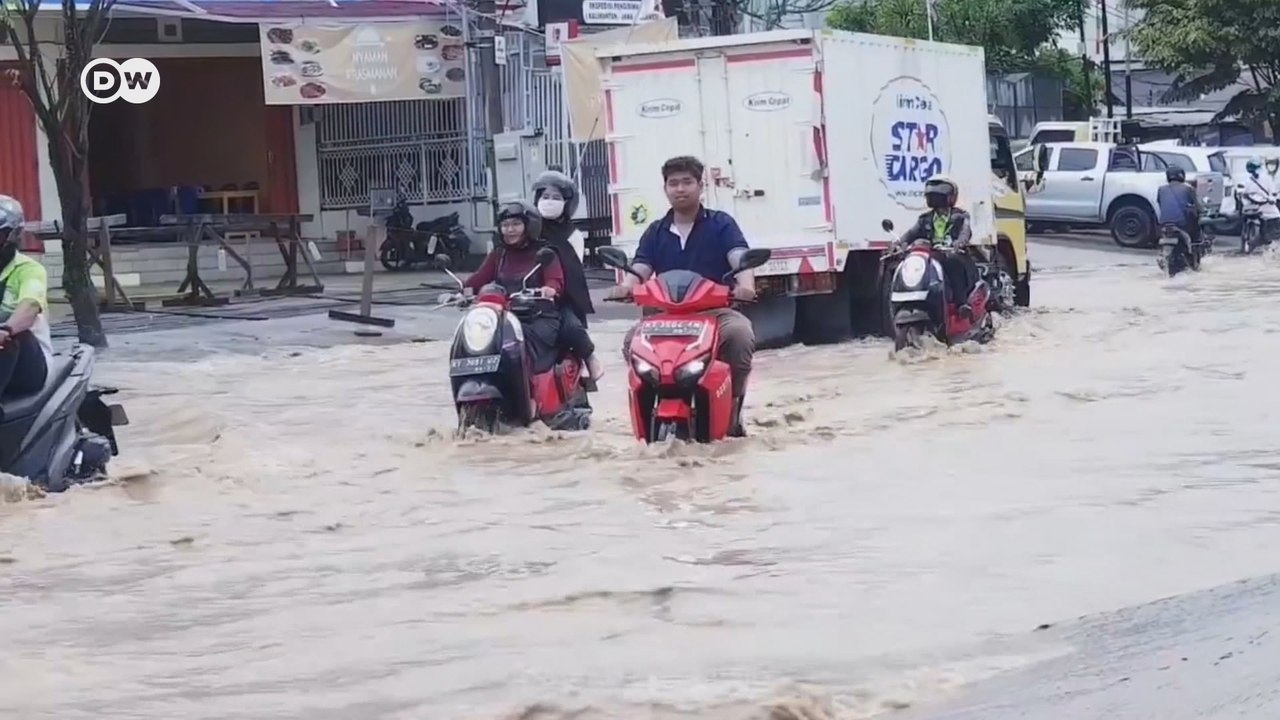 Hochwasserfeste Elektromotorräder aus Indonesien
