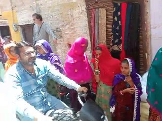 Watch Video: ईद का उत्साह, बाजार हुए गुलजार