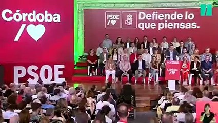 Magistral troleo a Pedro Sánchez: Le cuelan el vídeo de precampaña de Ayuso durante un acto oficial del PSOE