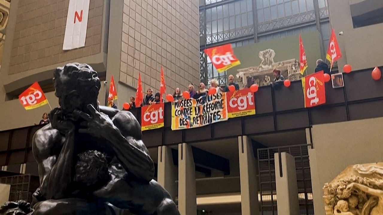 Banderoles et concert de casseroles : des militants CGT ont envahi le musée d'Orsay à Paris