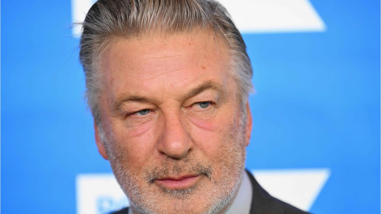 Voici - Poursuivi pour homicide involontaire dans le cadre du tir mortel survenu en octobre 2021 sur le tournage de Rust, Alec Baldwin est officiellement tiré d'affaire.