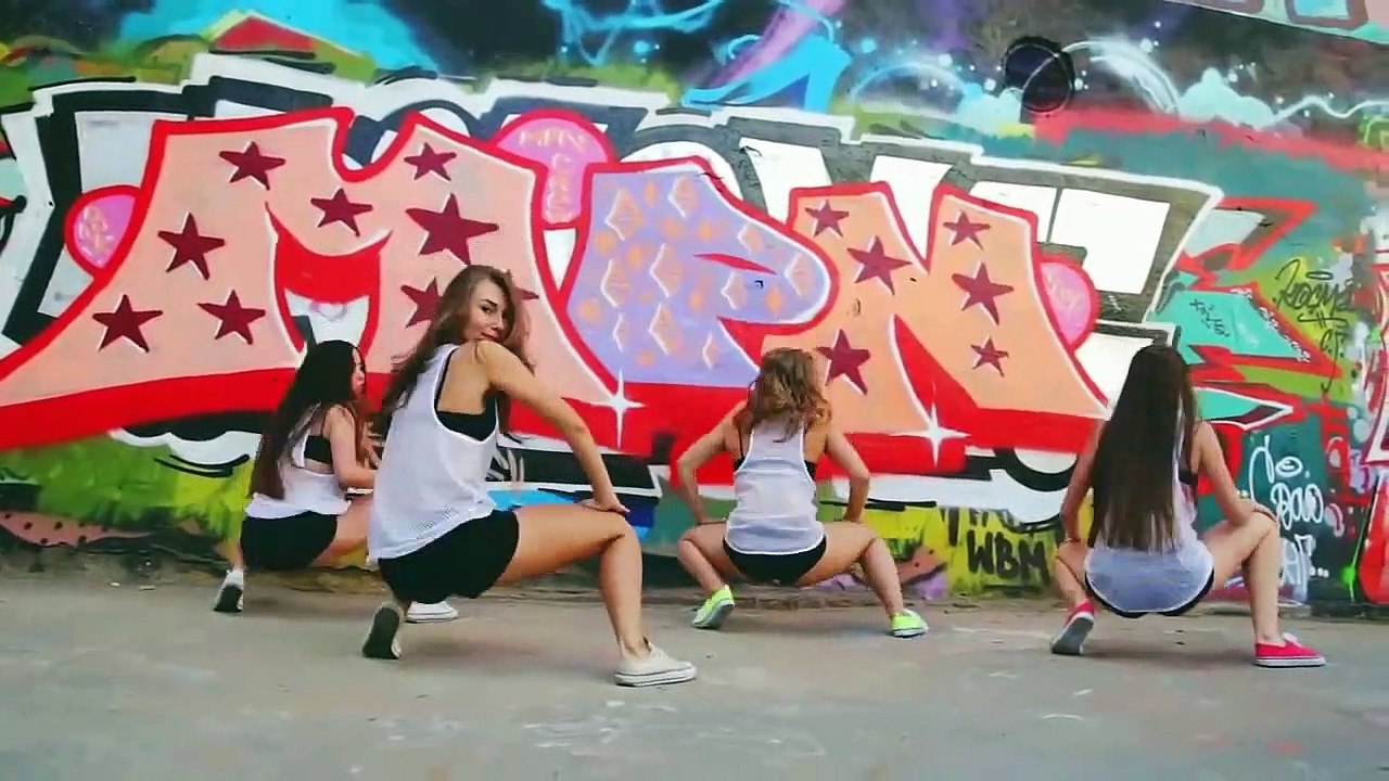 HIP HOP DANCE PERFORMANCE ON BHOJPOORI SONG - NEVER MISS IT